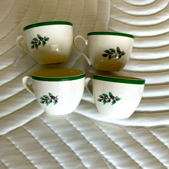 Spode Christmas 4 Tea Cup/Saucer Sets - Picture 4 of 9
